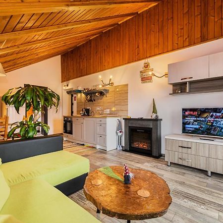 Snug Apartments - Private Parking Near Downtown Брашов Екстер'єр фото