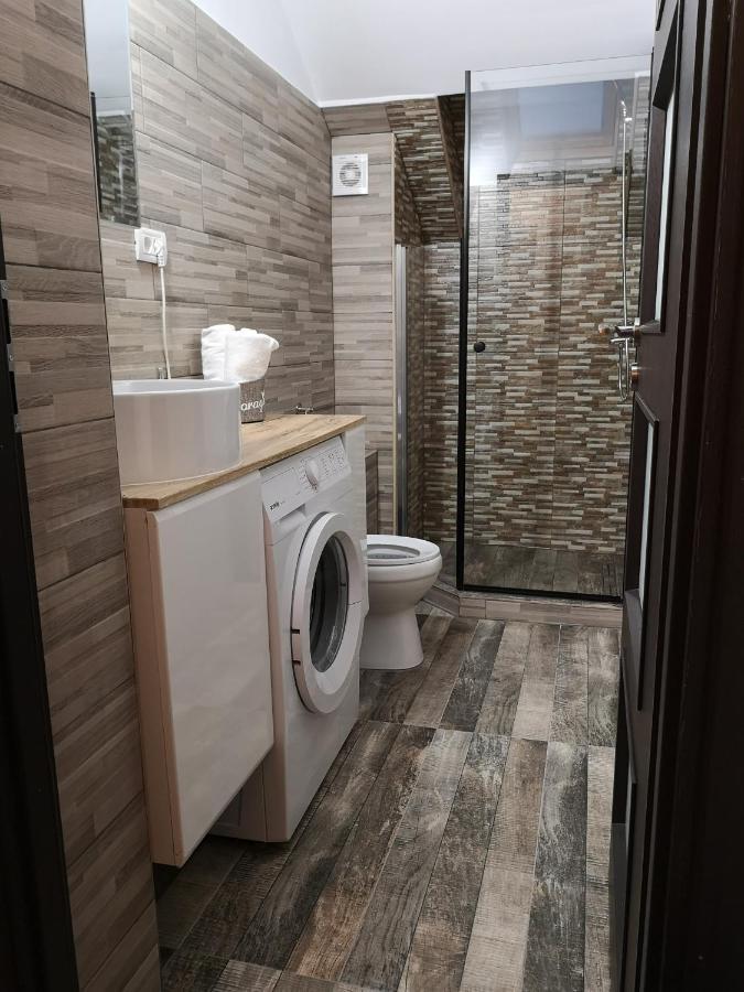 Snug Apartments - Private Parking Near Downtown Брашов Екстер'єр фото