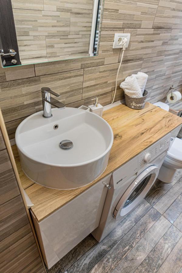 Snug Apartments - Private Parking Near Downtown Брашов Екстер'єр фото