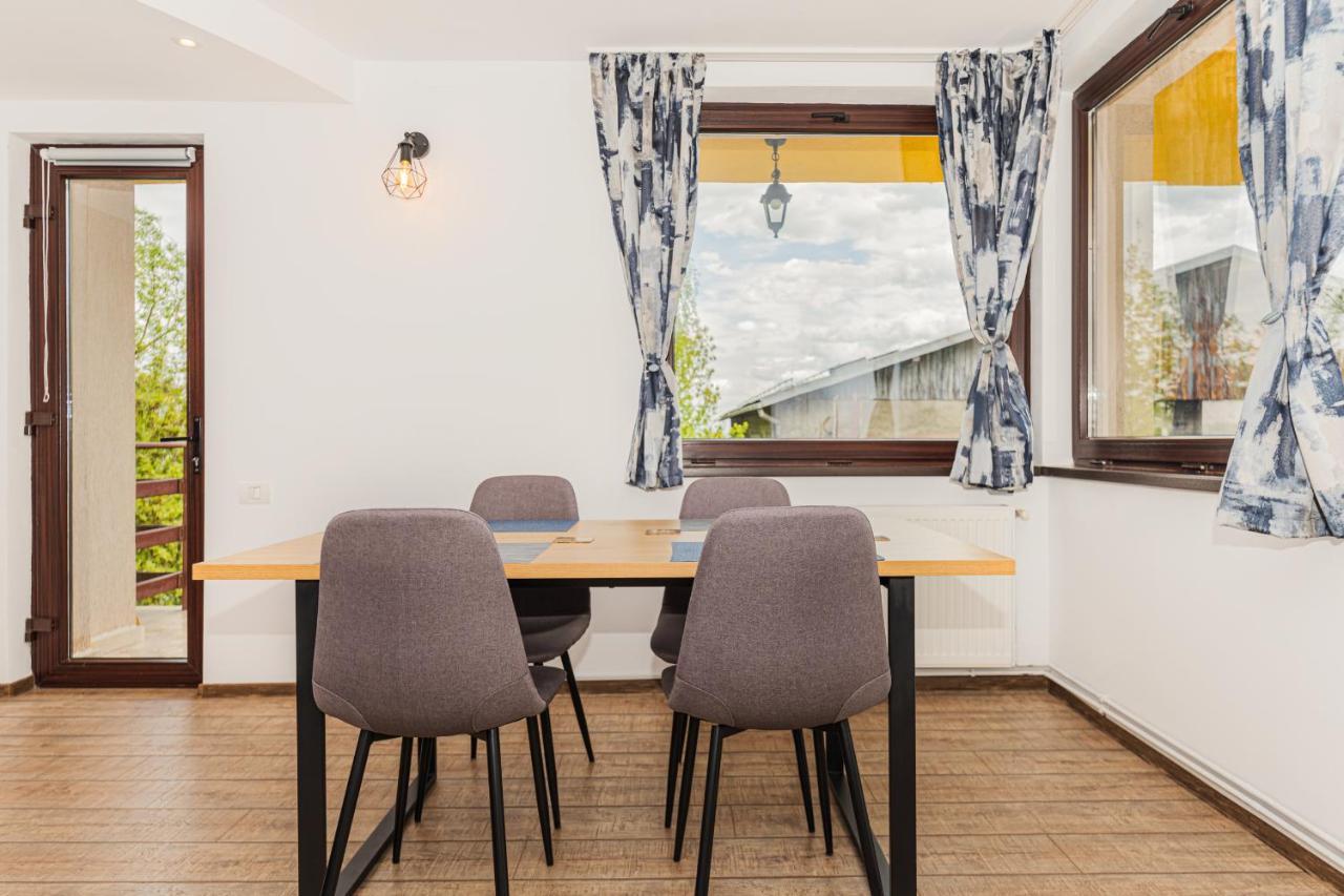 Snug Apartments - Private Parking Near Downtown Брашов Екстер'єр фото