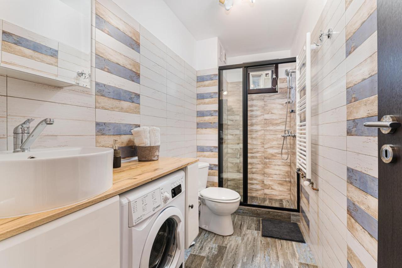 Snug Apartments - Private Parking Near Downtown Брашов Екстер'єр фото