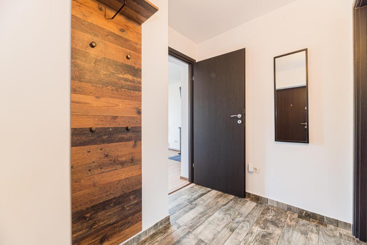 Snug Apartments - Private Parking Near Downtown Брашов Екстер'єр фото
