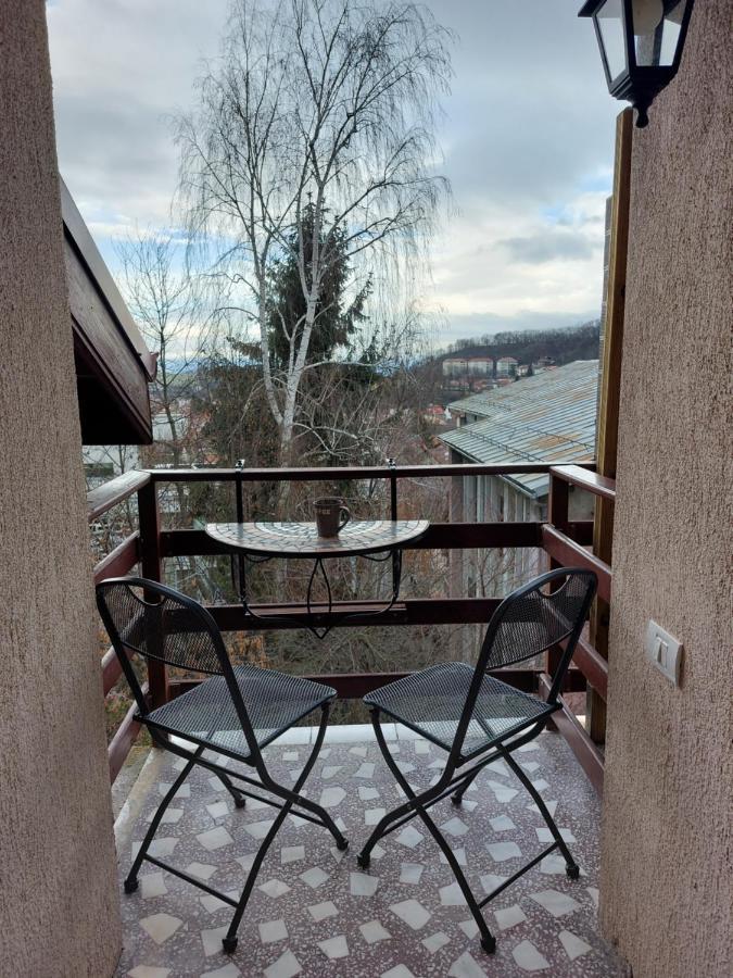 Snug Apartments - Private Parking Near Downtown Брашов Екстер'єр фото
