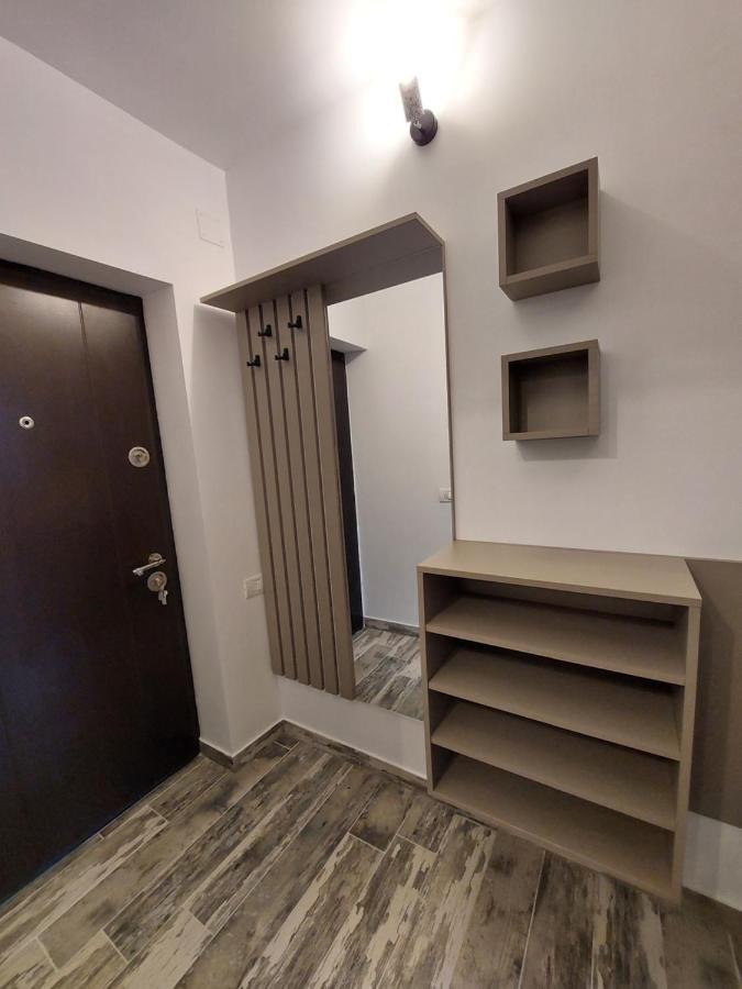 Snug Apartments - Private Parking Near Downtown Брашов Екстер'єр фото