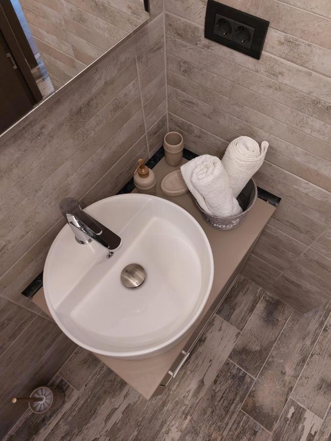 Snug Apartments - Private Parking Near Downtown Брашов Екстер'єр фото